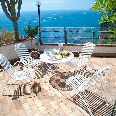 Il Nido Del Gabbiano فندق مبيت وإفطار 3*