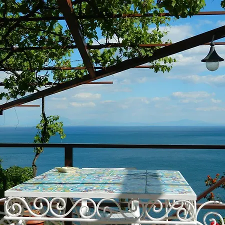 Il Nido Del Gabbiano Bed & Breakfast Vietri