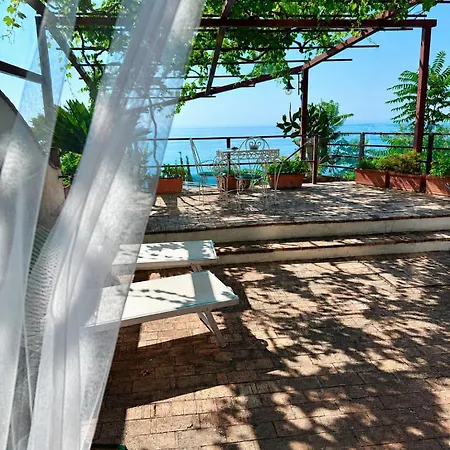 Il Nido Del Gabbiano Bed & Breakfast 3*