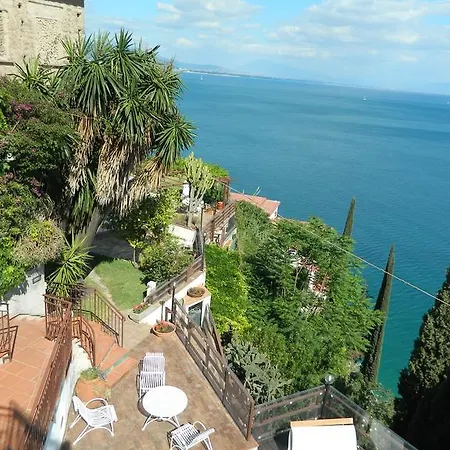 Il Nido Del Gabbiano Bed & Breakfast Vietri